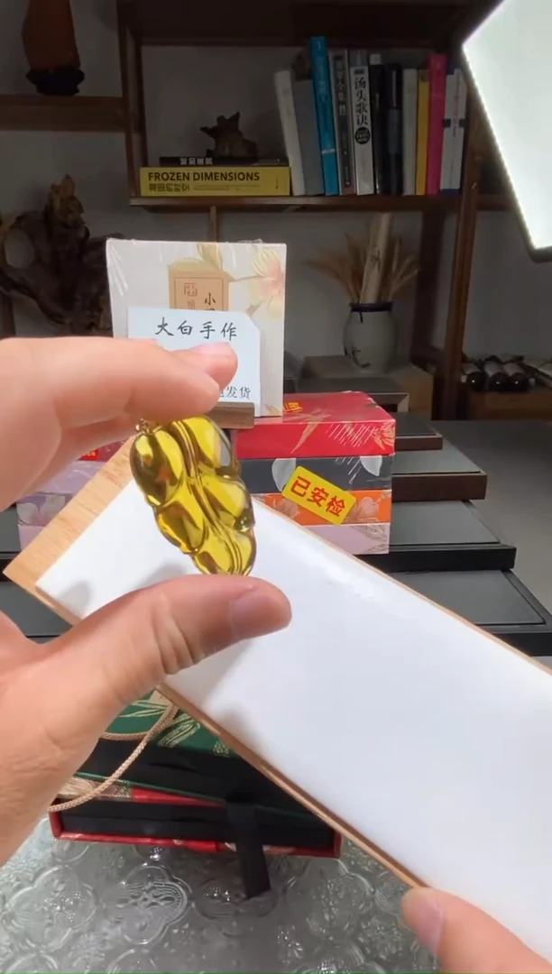 琥珀颈饰未镶嵌柳青珀叶子吊坠