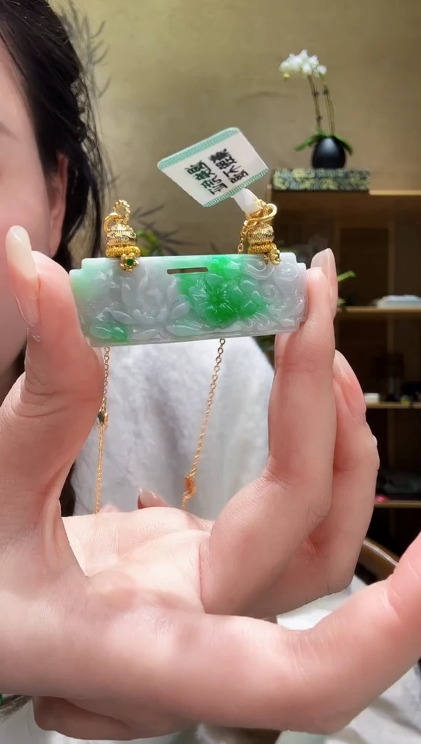 颈饰未镶嵌翡翠吊坠