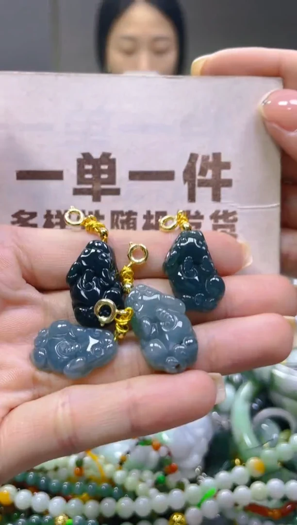 翡翠未镶嵌颈饰一单一个多样性随机发一件