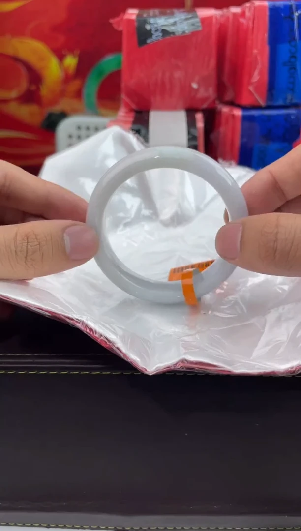 【闪购商品】翡翠手镯未镶嵌4翡翠手镯（微瑕）