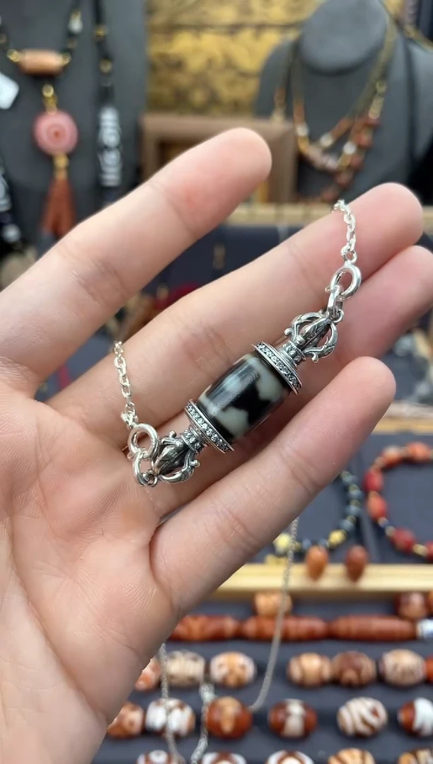 【闪购商品】玛瑙/玉髓颈饰银S925镶嵌坛城三眼锁骨链