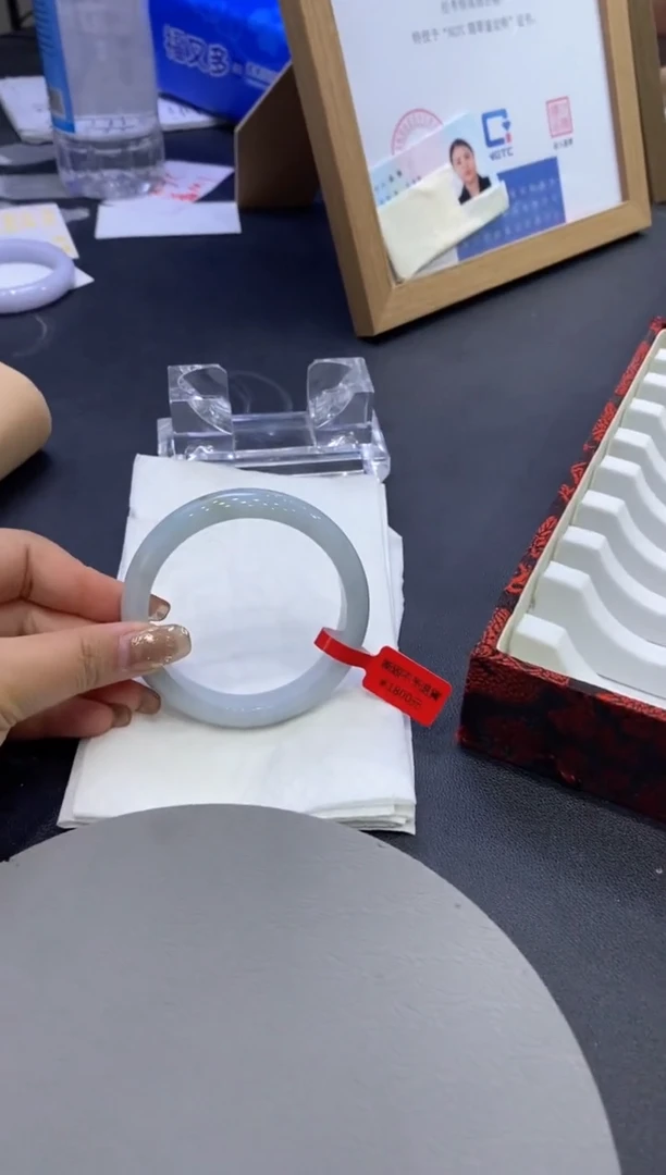 【闪购商品】翡翠手镯未镶嵌多人0011979