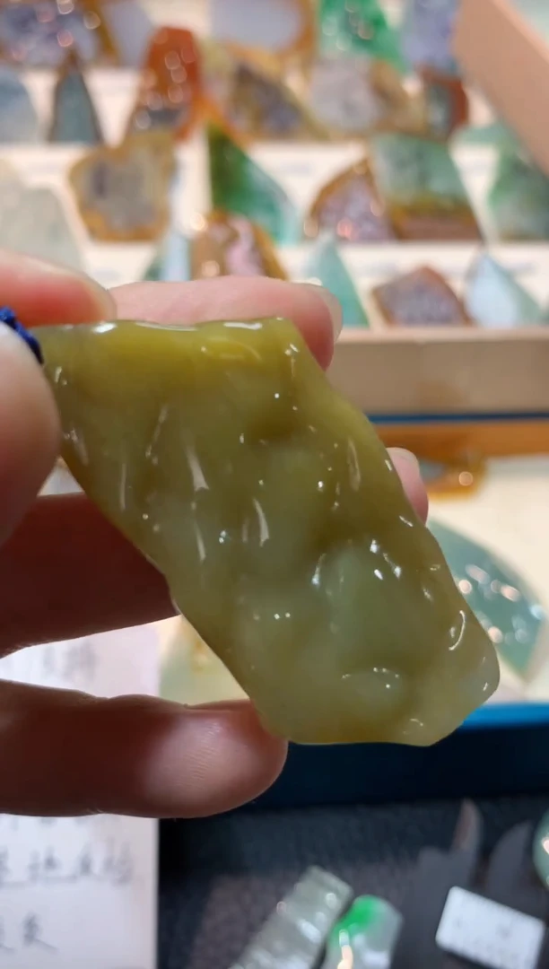 颈饰未镶嵌翡翠吊坠