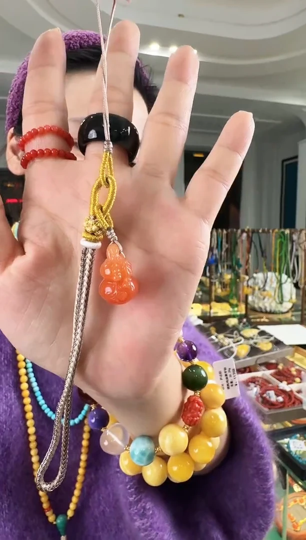 吊坠(赠链)未镶嵌南红玛瑙精美的吊坠
