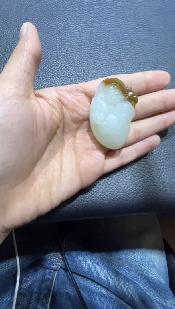 吊坠(赠链)未镶嵌和田玉金山糖白挂件（产地直发）