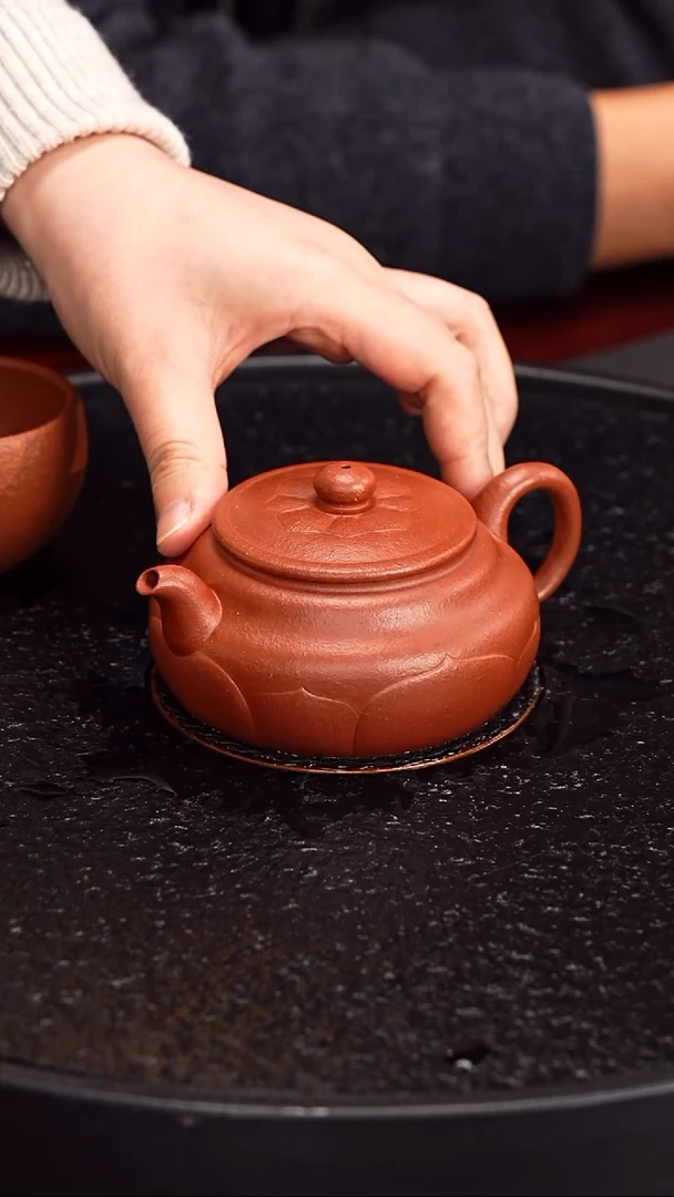 茶壶紫砂成进窑  菱花扁晨141 纯红降坡 190毫升 配主人杯