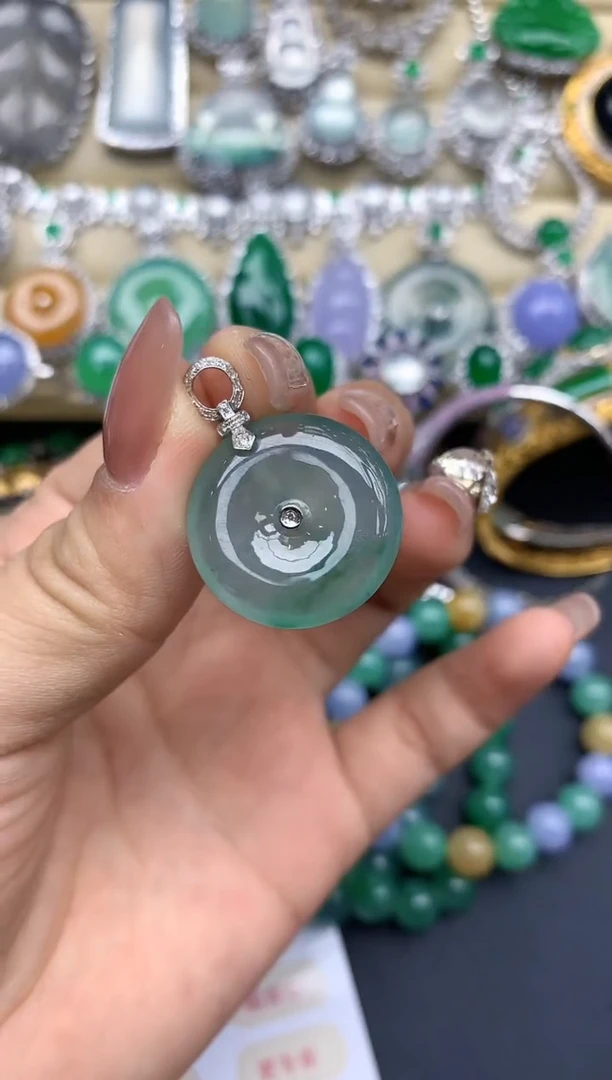 颈饰18K金镶嵌翡翠225-中国好珍宝