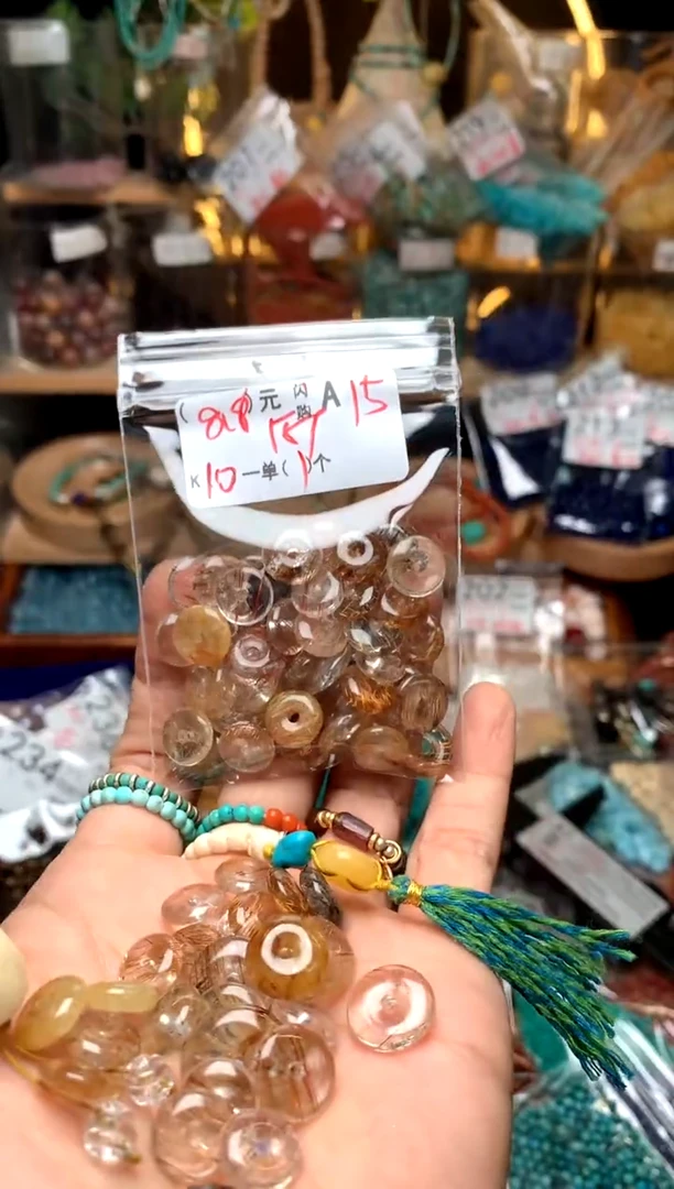 未镶嵌琥珀珠宝奇石A15