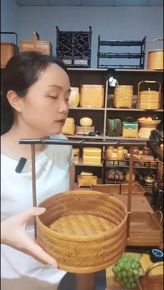 婷**、圆形水果提篮古色古香