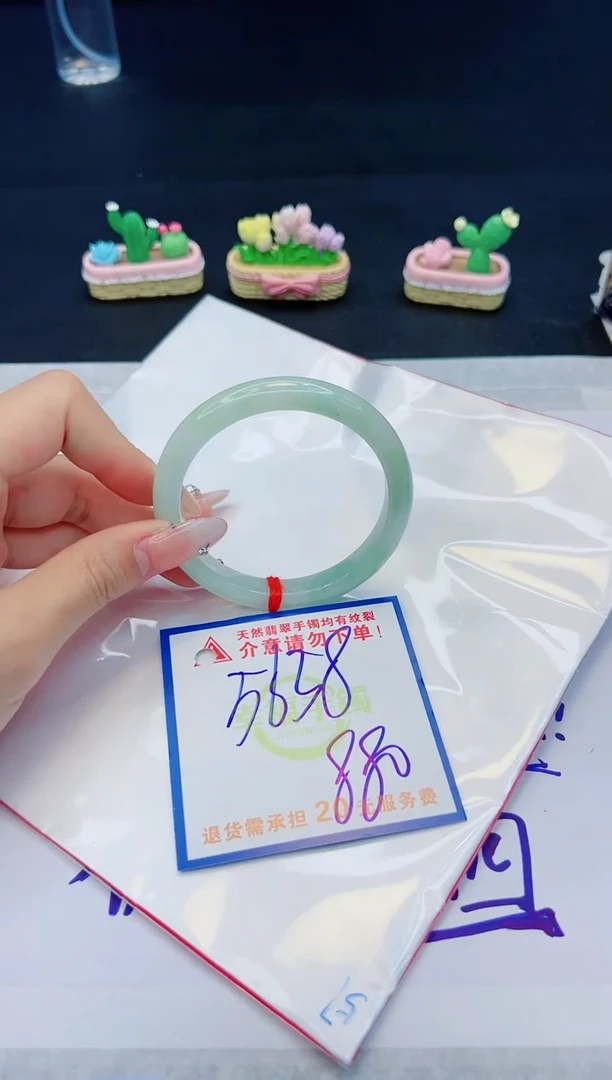 【闪购商品】翡翠手镯未镶嵌，质检证书图片色彩偏黑白