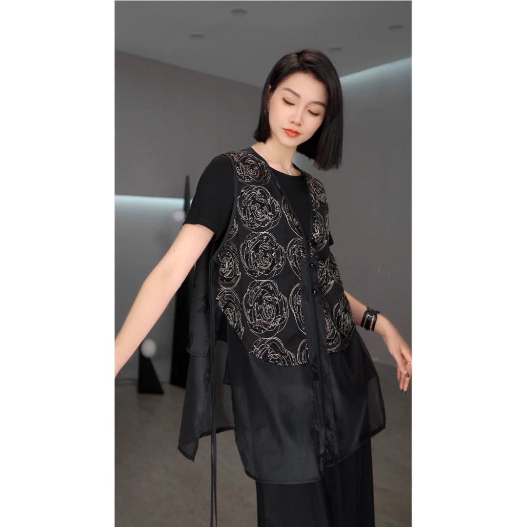 鑫鑫2025夏季新款假两件拼接设计黑色绣片玫瑰时尚透气马甲2519
