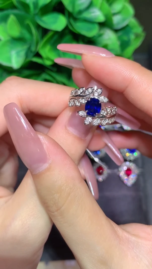 戒指蓝宝石18K金镶嵌1.3CT