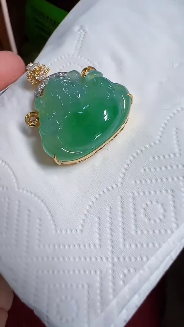 颈饰18K金镶嵌翡翠财神