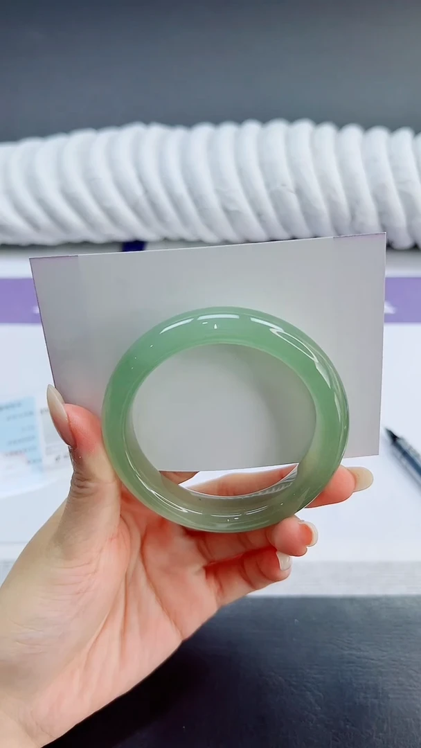 未镶嵌手镯石英质玉68/56.3