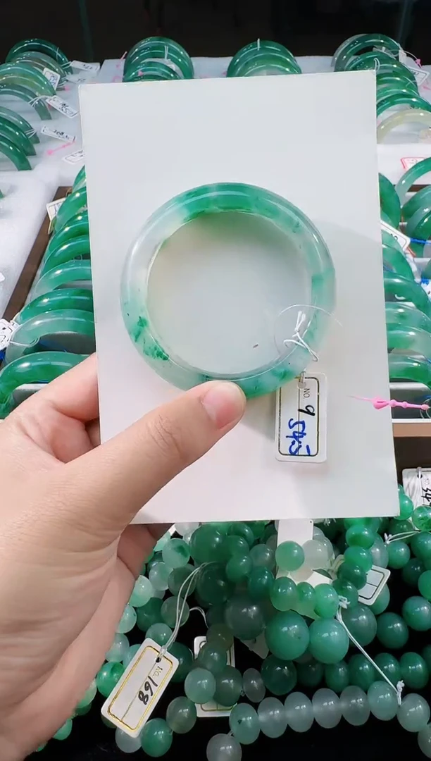 【闪购商品】石英质玉手镯未镶嵌9