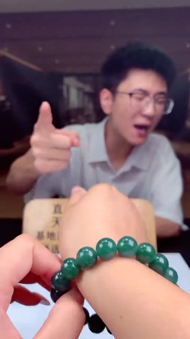 翡翠未镶嵌颈饰侯****姐天然翡翠（拍一发一）