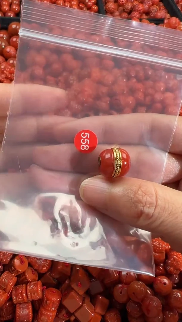 南红玛瑙未镶嵌颈饰1