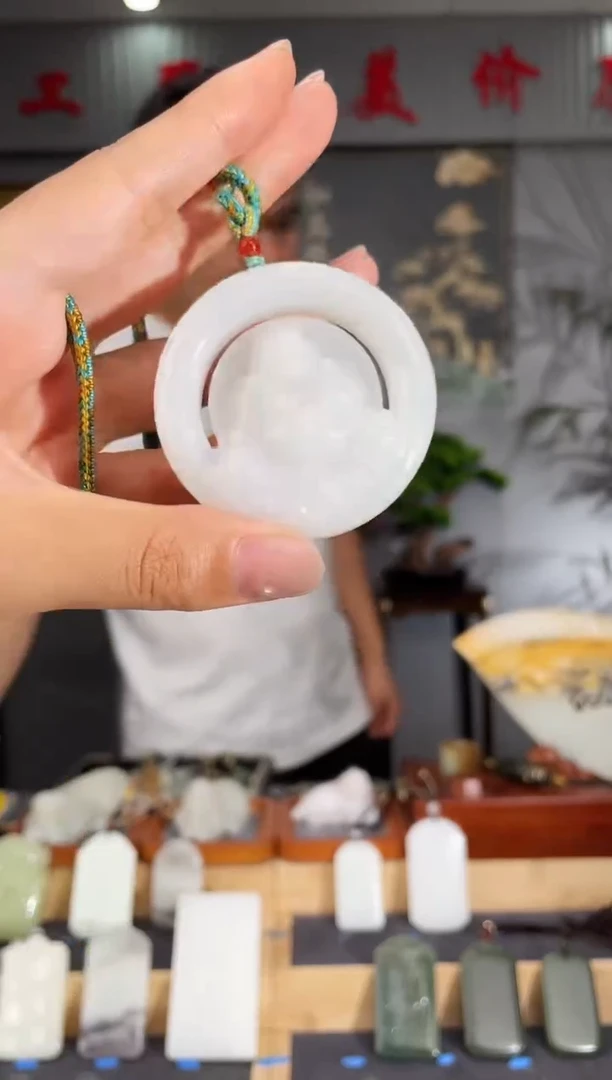 和田玉未镶嵌颈饰1