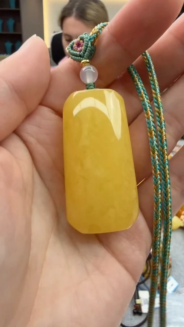 琥珀颈饰未镶嵌211秒拍号 假一罚三