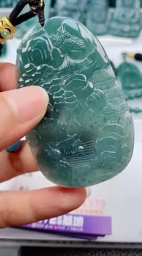 翡翠未镶嵌颈饰