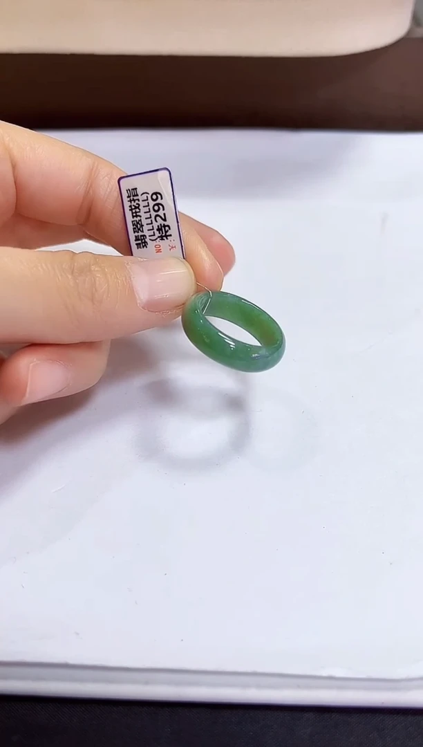颈饰未镶嵌翡翠戒指20
