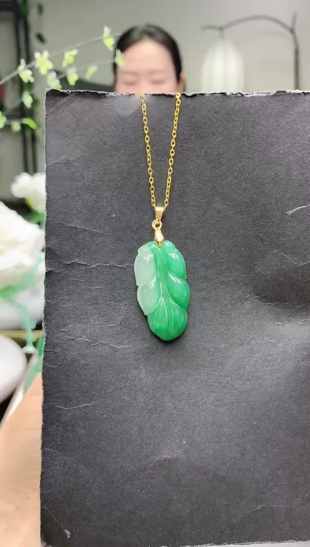 颈饰未镶嵌石英质玉吊坠