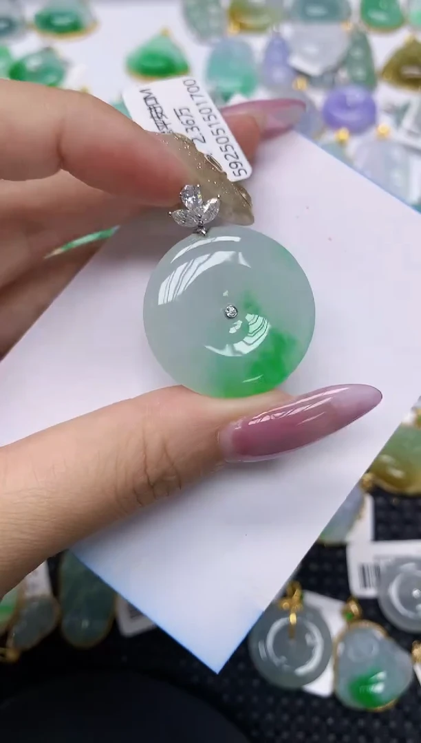 翡翠18K金镶嵌颈饰1111111111