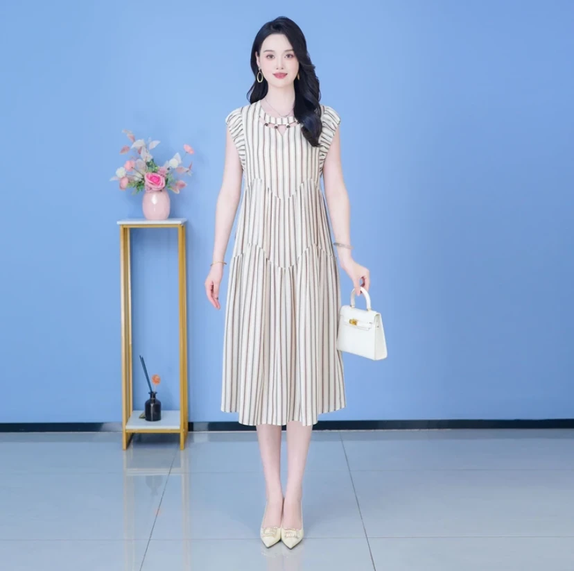 2025年夏季新款时尚大方优雅精致遮肉显瘦连衣裙
