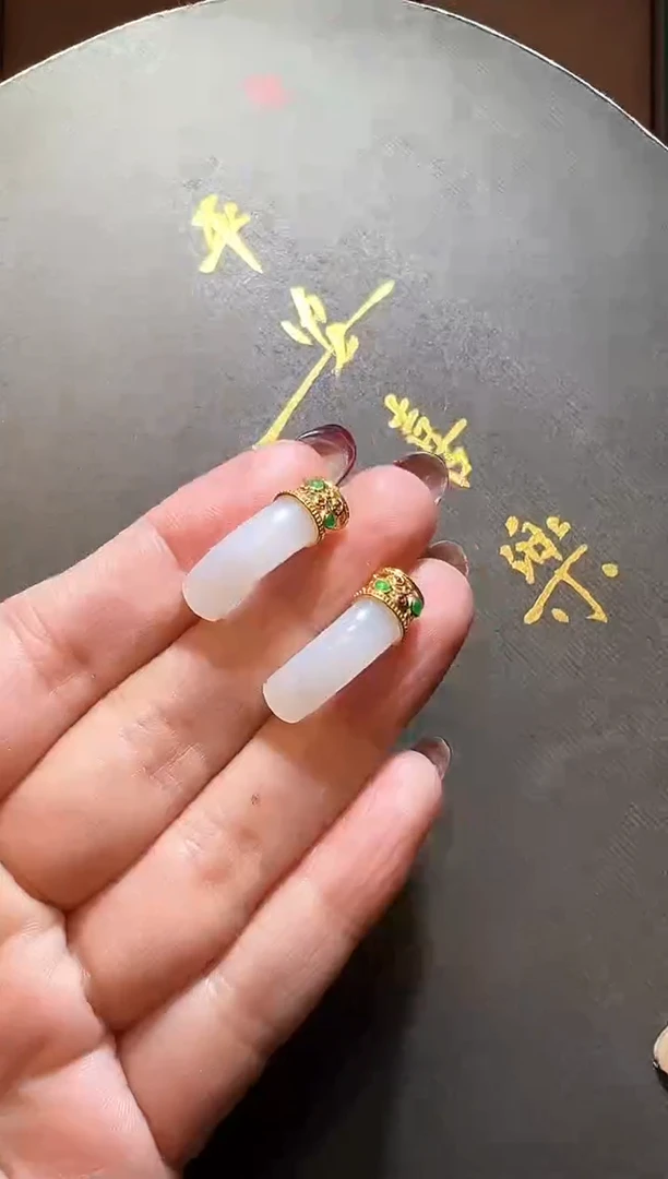 【闪购商品】和田玉耳饰18K金镶嵌和田半弯耳饰