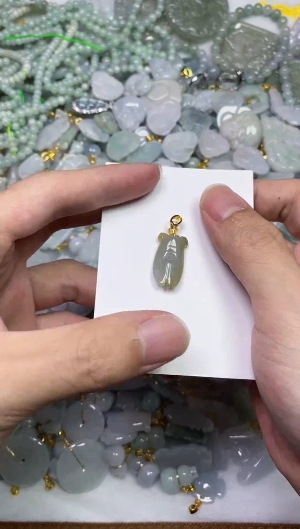 翡翠未镶嵌颈饰10