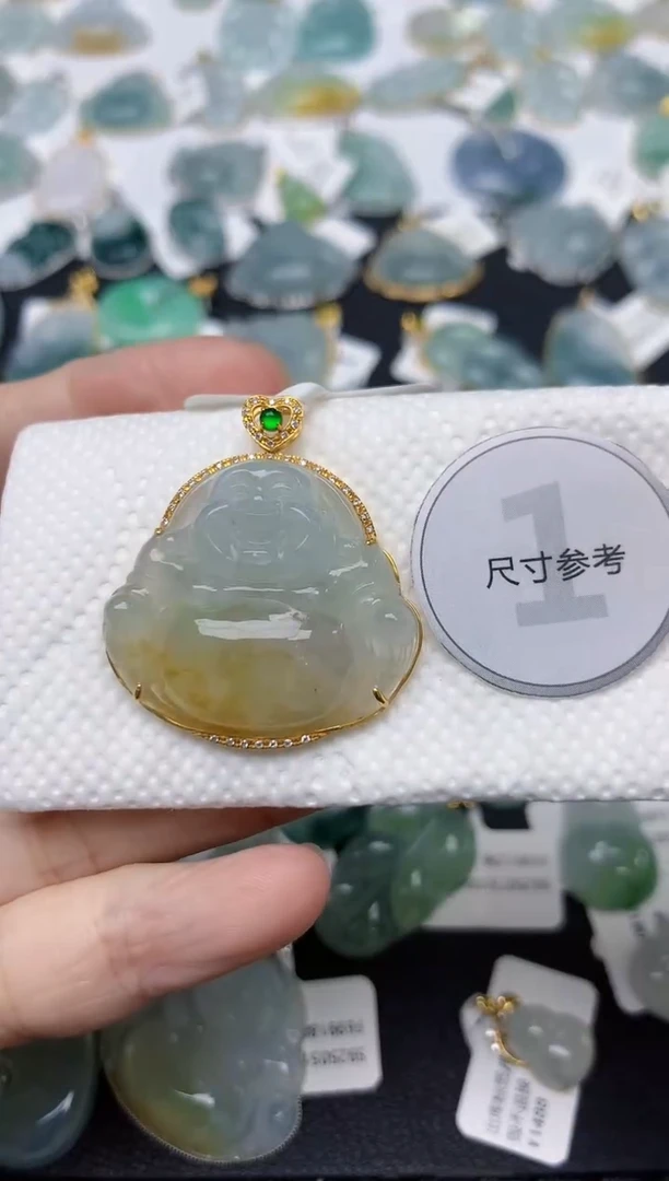 颈饰18K金镶嵌翡翠摩**咕天然缅甸A货翡翠