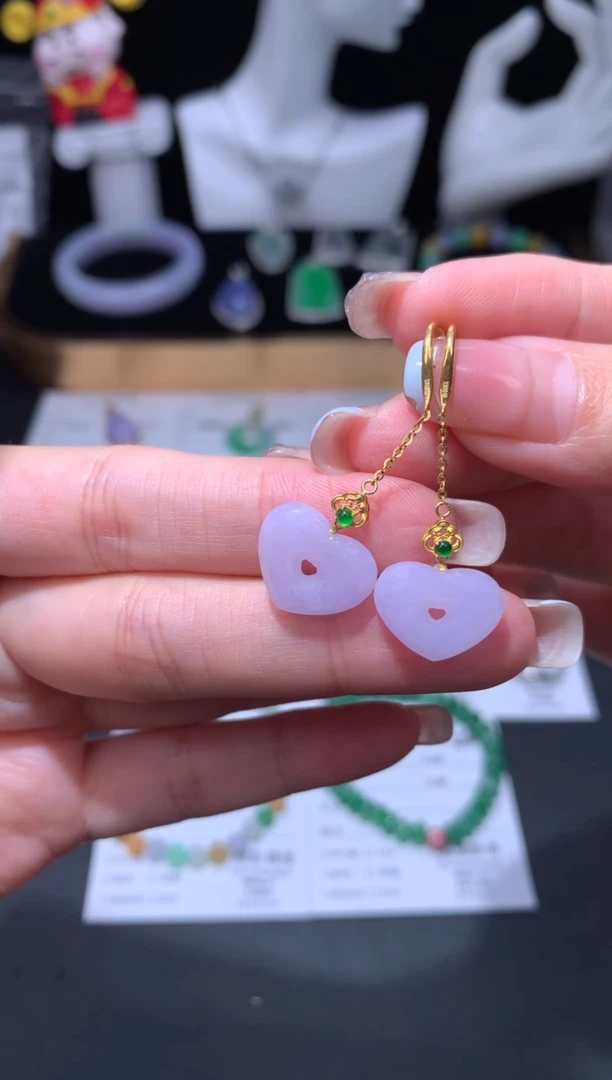 颈饰18K金镶嵌翡翠48小时鉴赏期 退货不扣服务费