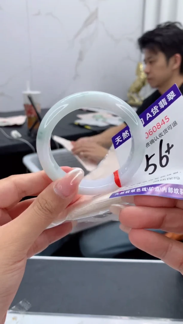 翡翠手镯未镶嵌有纹，完美者勿拍