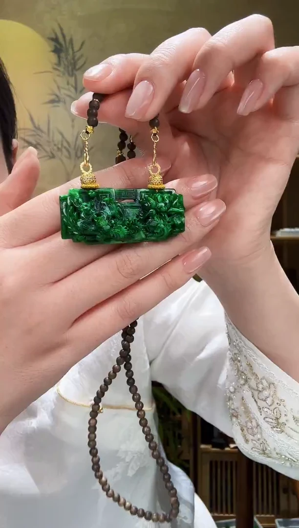 颈饰未镶嵌翡翠吊坠