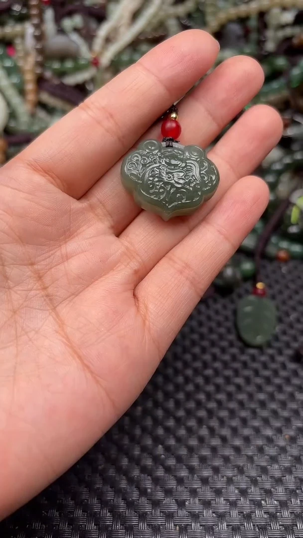 和田玉未镶嵌颈饰1