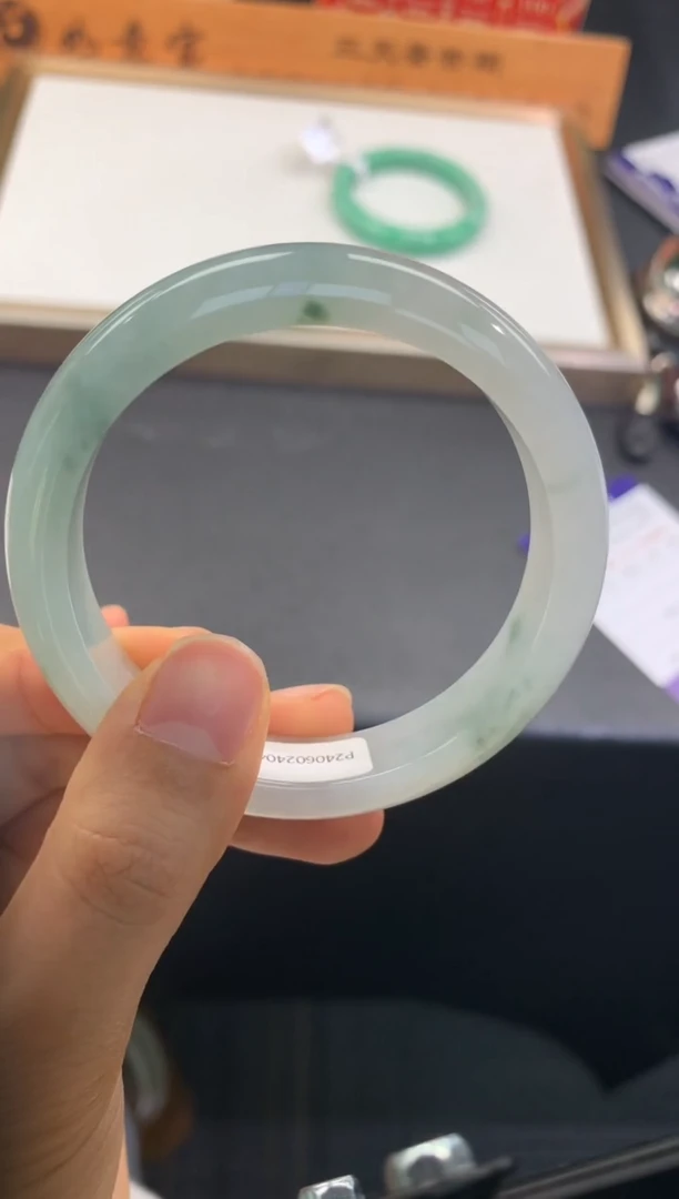 【闪购商品】翡翠手镯未镶嵌........