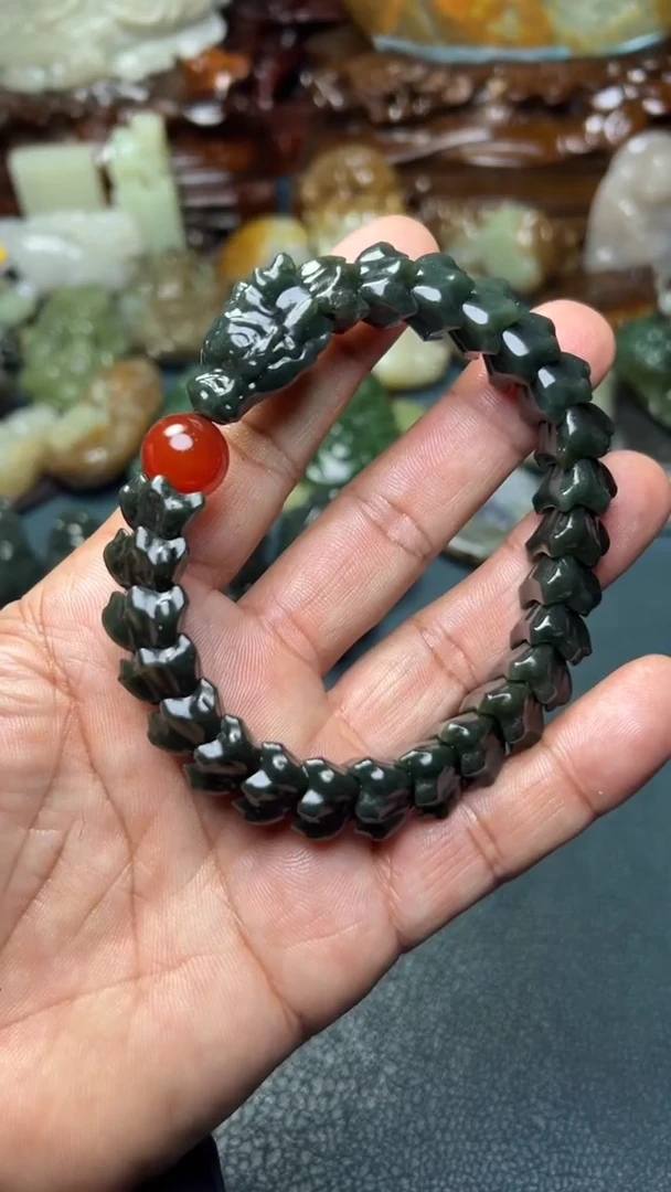 未镶嵌和田玉把件-