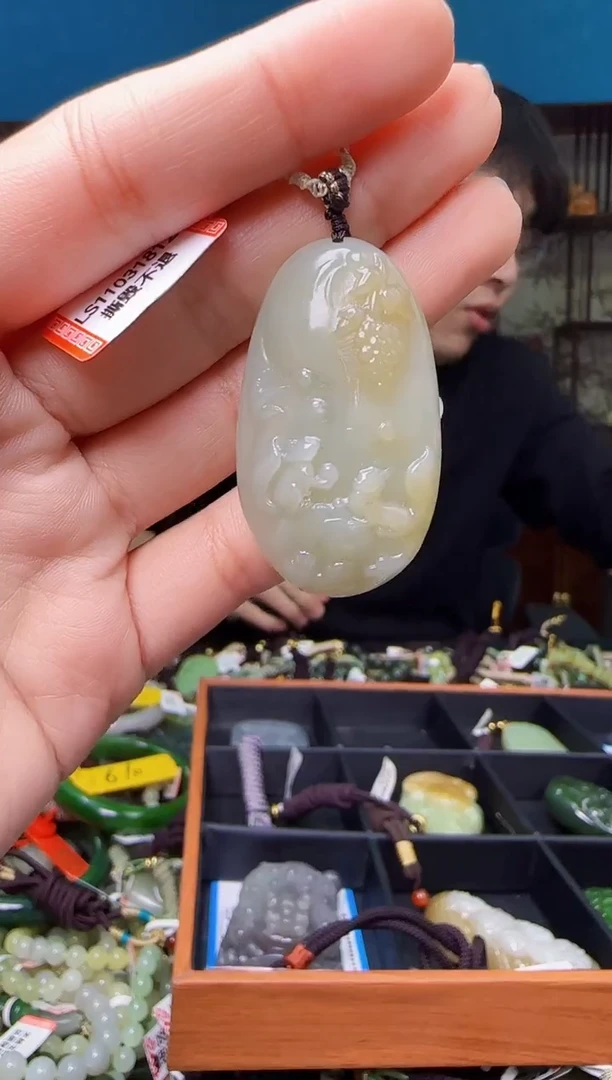 颈饰未镶嵌和田玉1