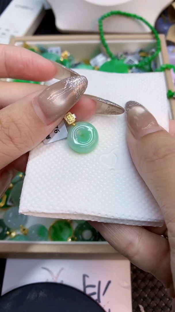 颈饰未镶嵌翡翠1