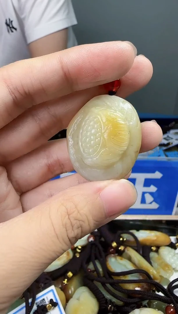 和田玉未镶嵌颈饰1