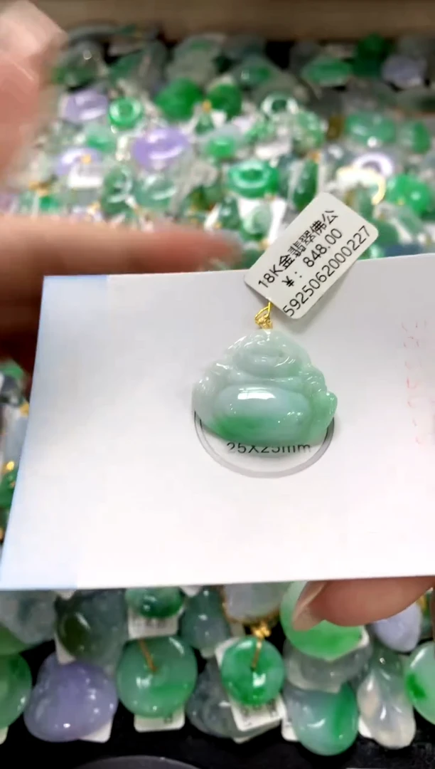 颈饰18K金镶嵌翡翠1111111111111111