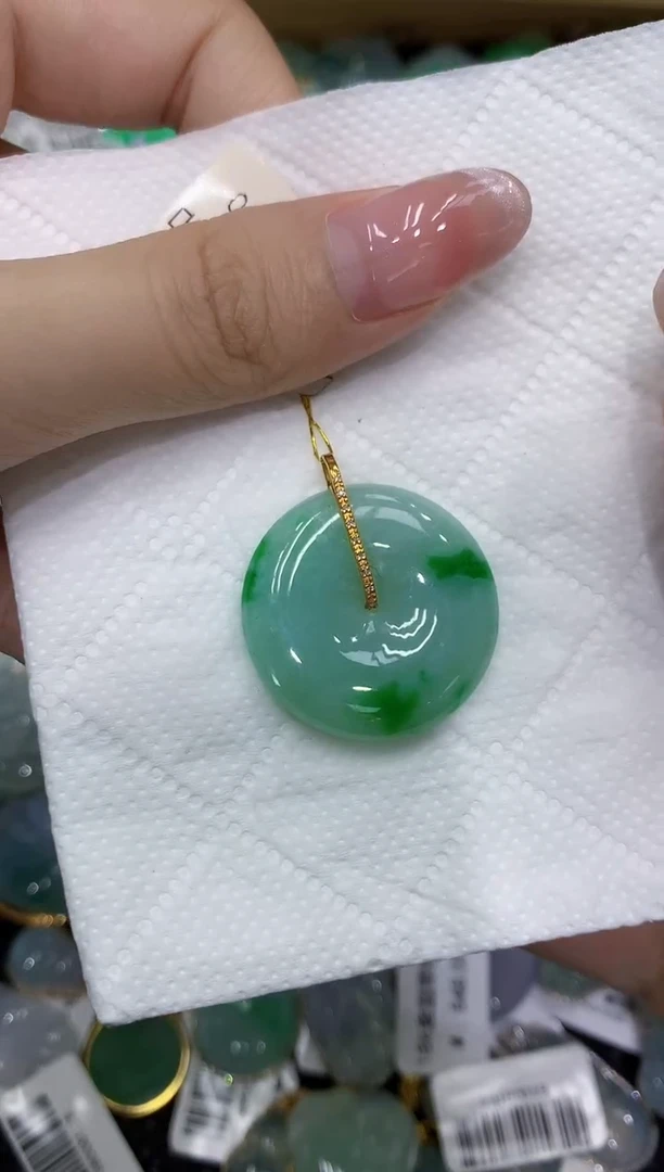 翡翠18K金镶嵌颈饰111111111111