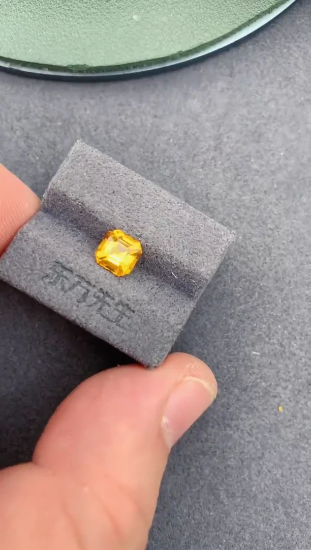 裸石彩色蓝宝石1.5ct 黄色蓝宝石 定制
