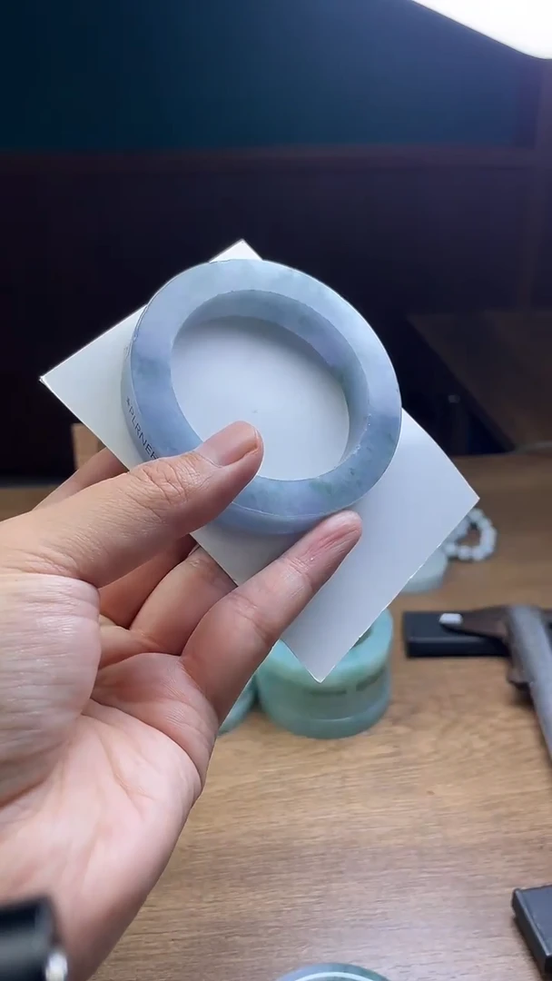 未镶嵌手镯定制翡翠行***上定制