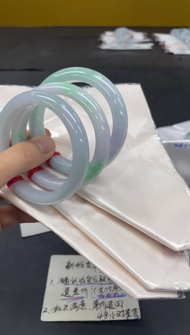 未镶嵌手镯翡翠一***暗翡翠手镯