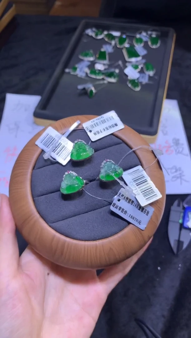 翡翠18K金镶嵌颈饰7004670/1993/多样性发/1件