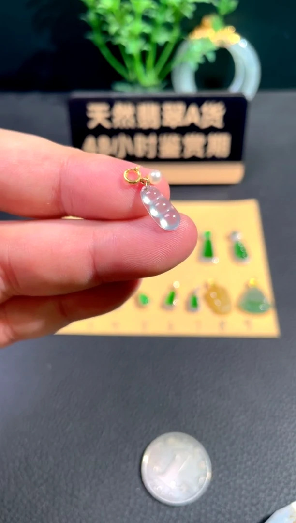 颈饰18K金镶嵌翡翠翡翠