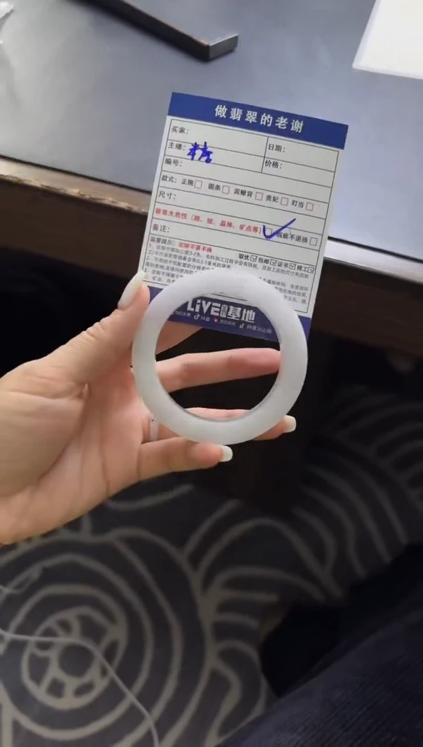 未镶嵌手镯定制翡翠e*?定制手镯不退不换