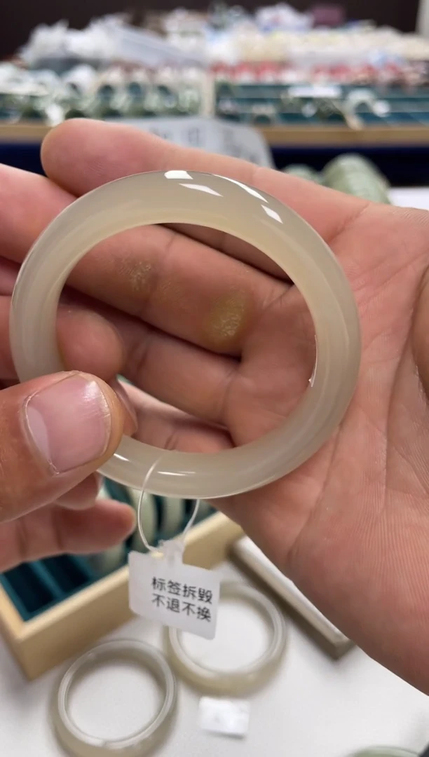 未镶嵌手镯和田玉羊*卷和田玉手镯80005