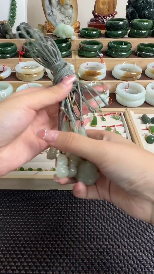 颈饰未镶嵌和田玉挂件多样性发一